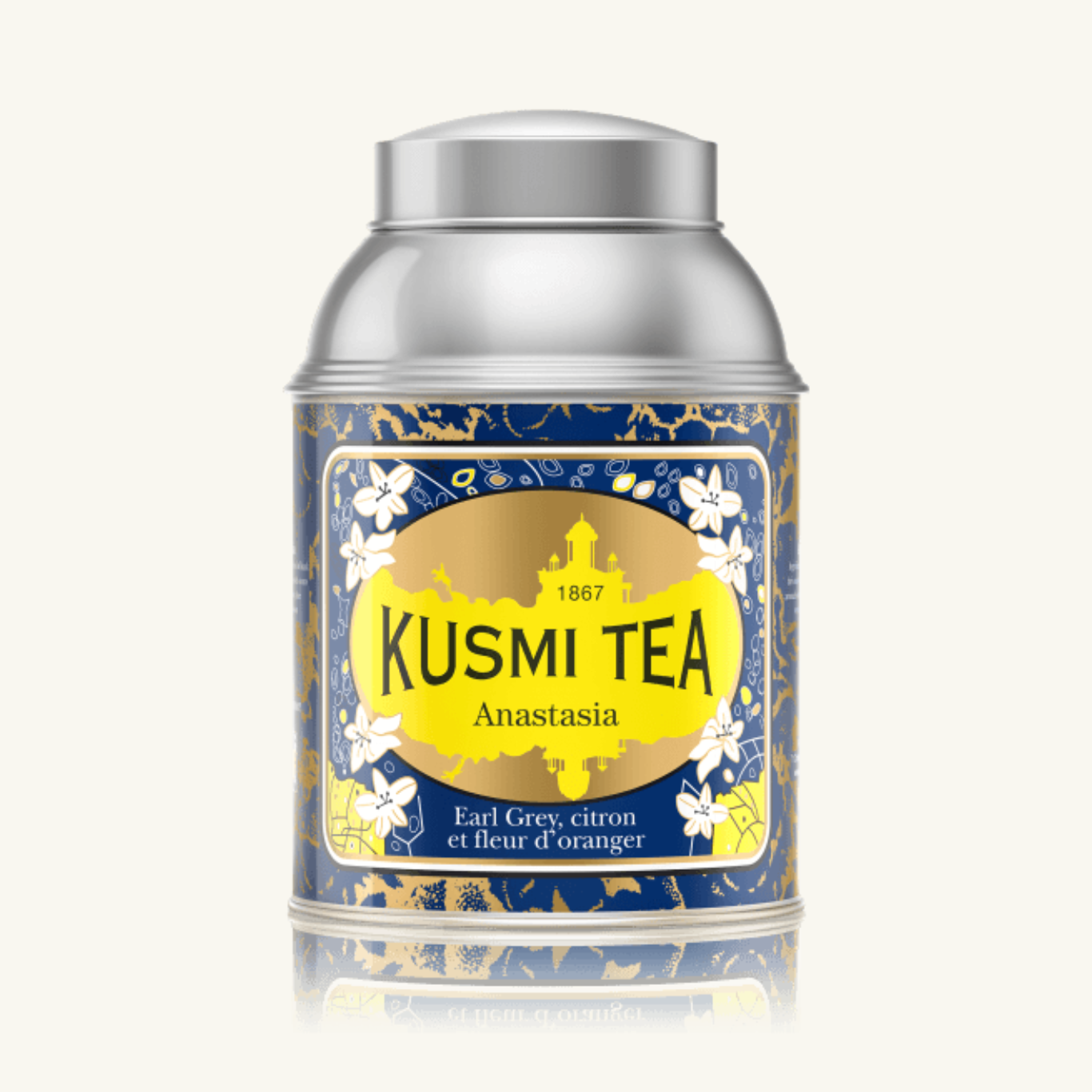 En stor teburk från Kusmi Tea med smaken Anastasia, med en beige bakgrund.