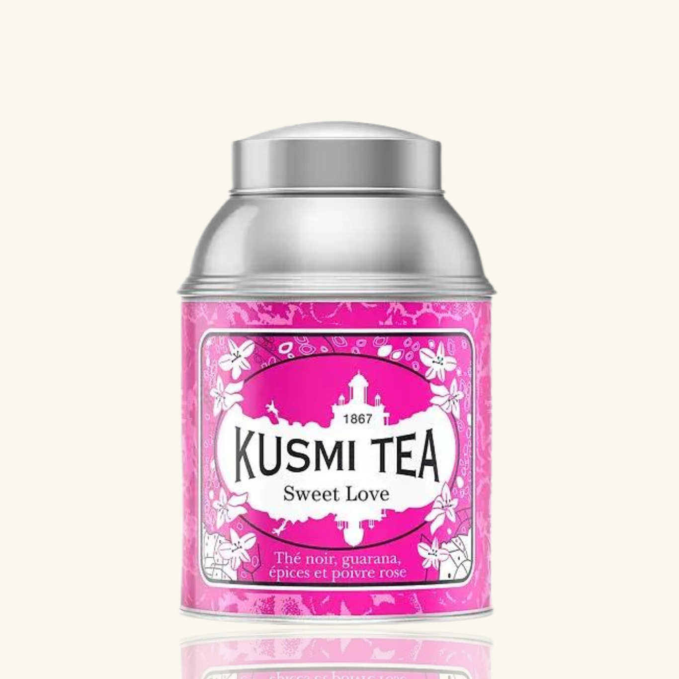 En stor teburk från Kusmi Tea med smaken Sweet Love, med en beige bakgrund.